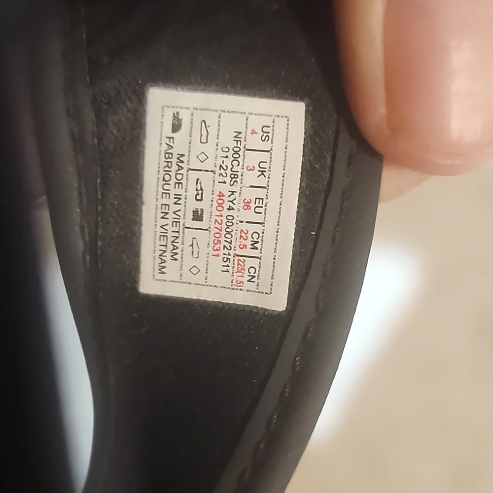 The North Face size 4 sandal Boys